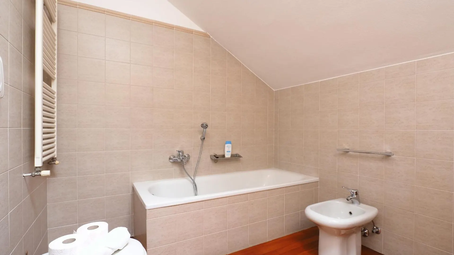 Apartamento Primopiano - Pavia C Milán 0*,  Italia